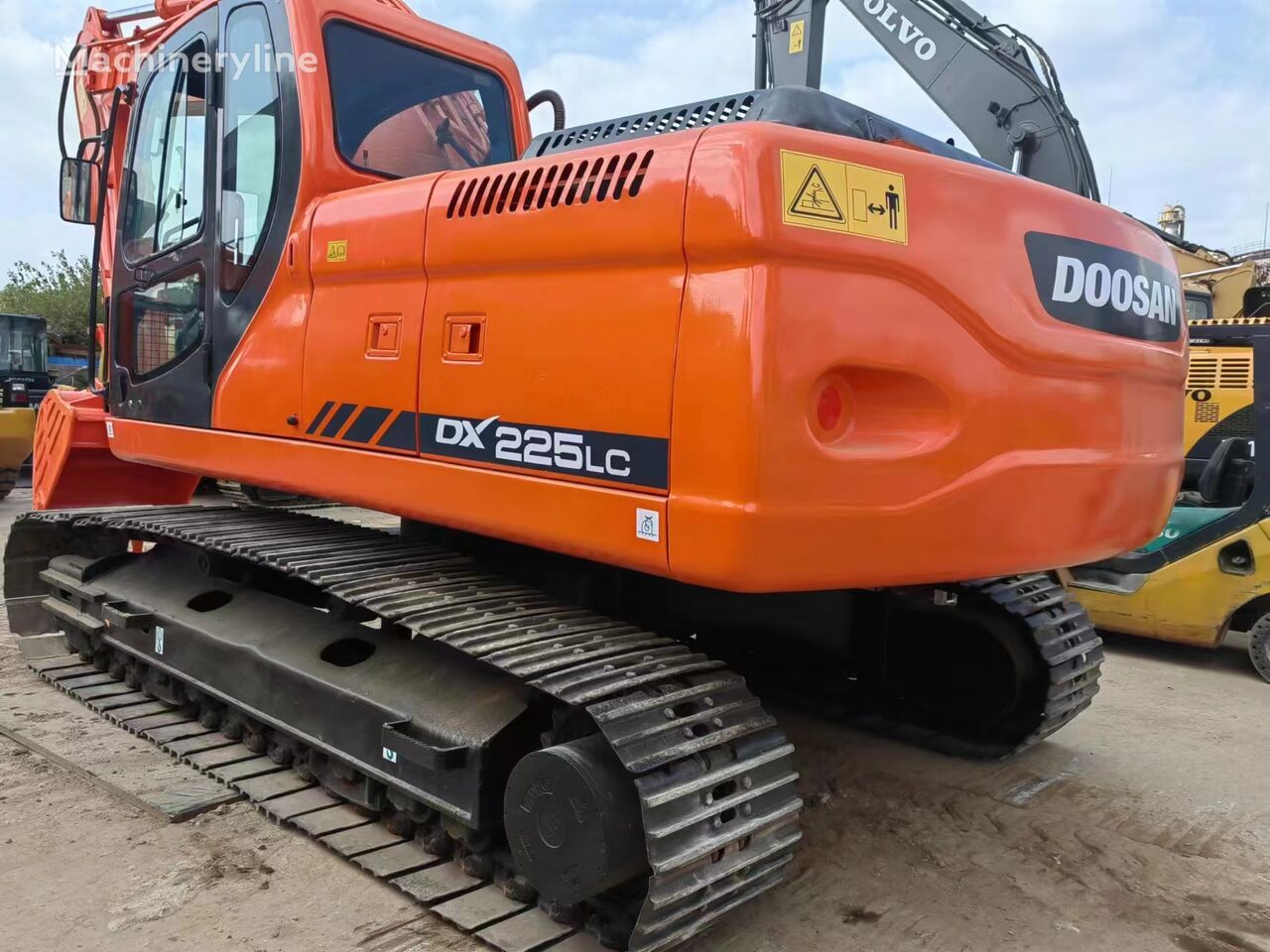 Doosan DX225 Tracked Excavator For Sale China Shanghai GN31337