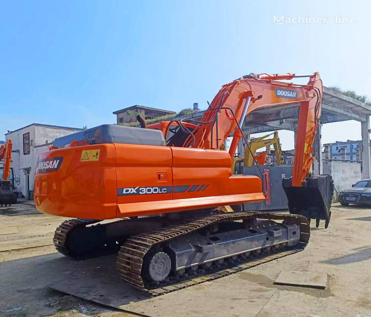 Doosan DX300 Tracked Excavator For Sale China Shanghai QQ38401