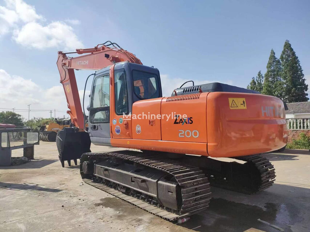 Hitachi ZX200 Tracked Excavator For Sale China Shanghai AE37284