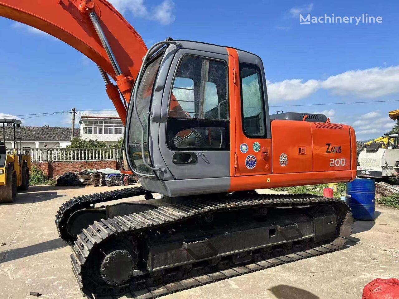 Hitachi ZX200 Tracked Excavator For Sale China Shanghai ZA39589