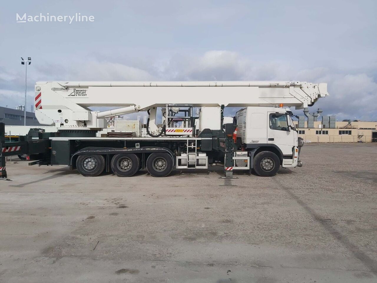 Bronto Skylift S70 XDT bucket truck