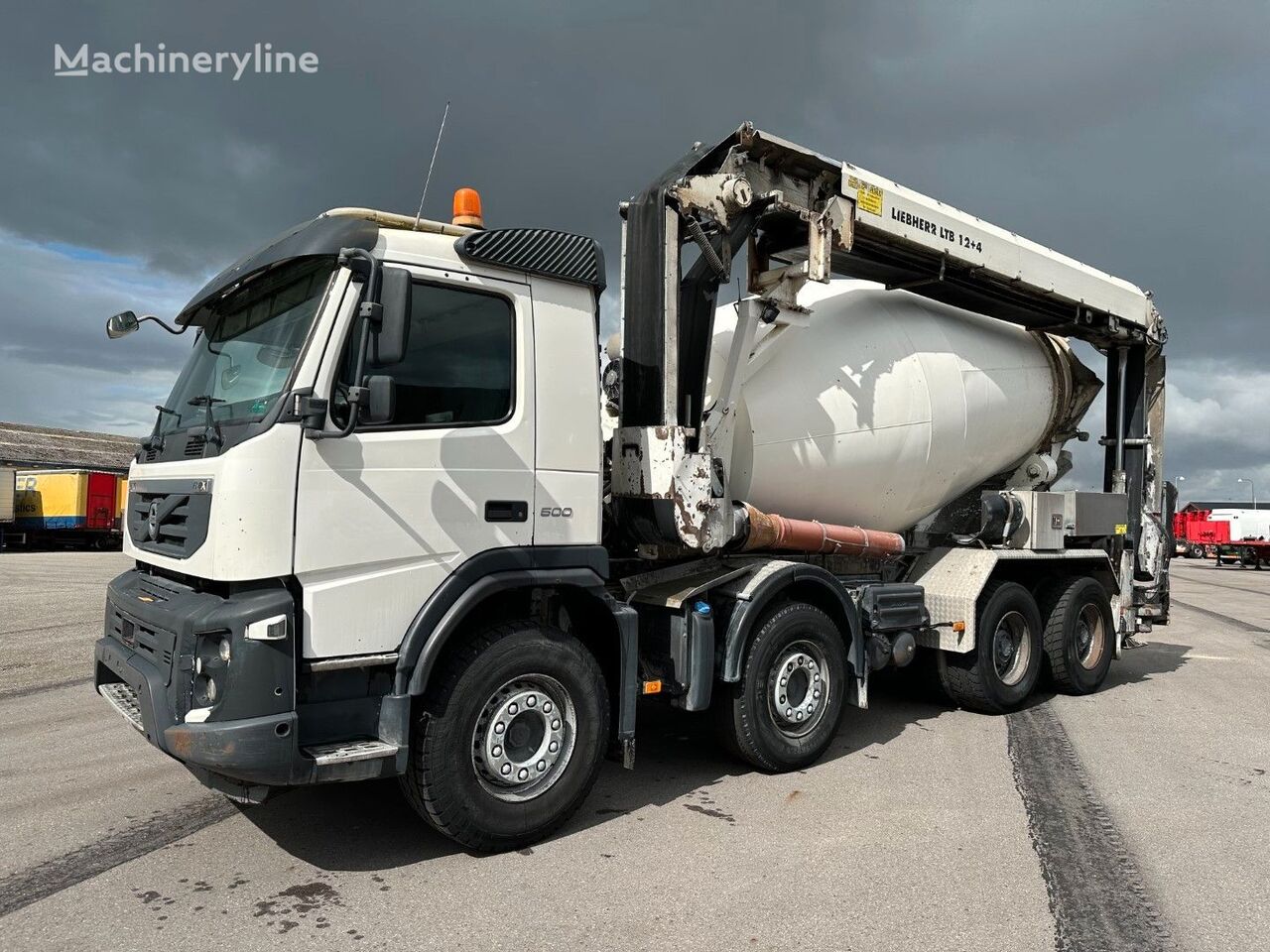 Used Volvo concrete truck FMX 500 8x4 Liebherr 9 m3 / Belt 12+4