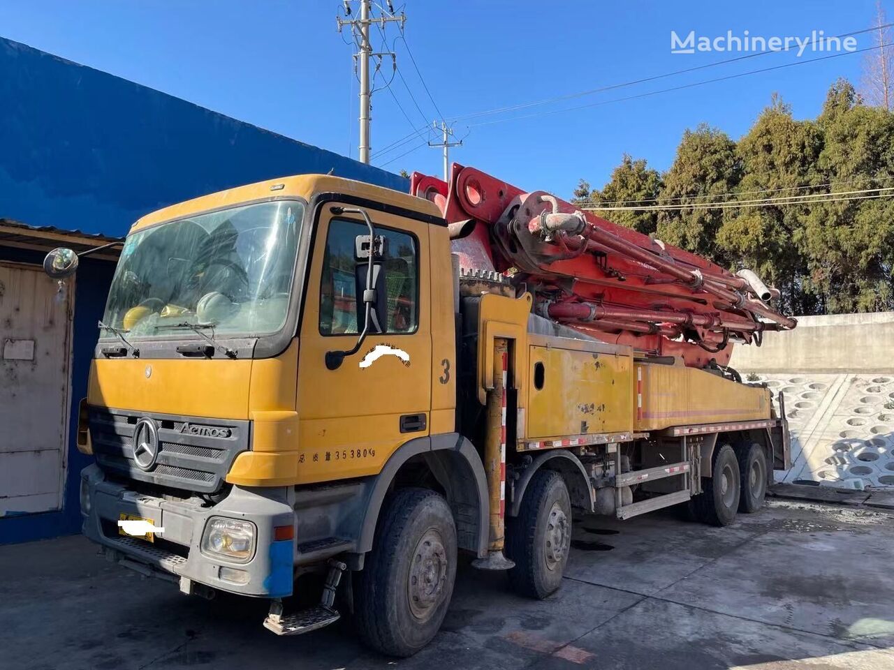 Putzmeister M46 on chassis Mercedes-Benz concrete pump