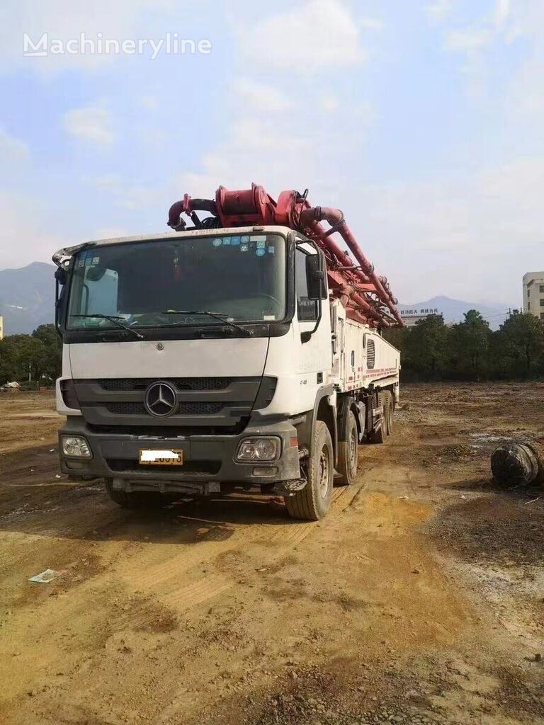 Putzmeister M56   on chassis Mercedes-Benz concrete pump