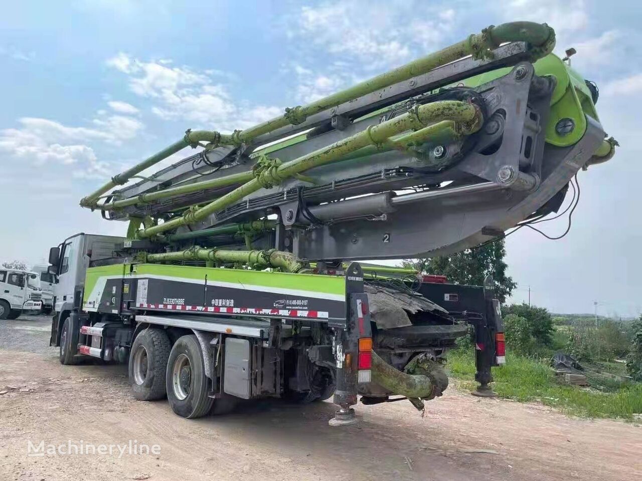 Zoomlion 49m pump on BENZ on chassis Mercedes-Benz Truck concrete pump