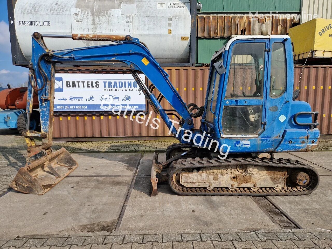 Yanmar B502, Quickcoupler, 1 Bucket, 8600hrs, 1 drive motor defect