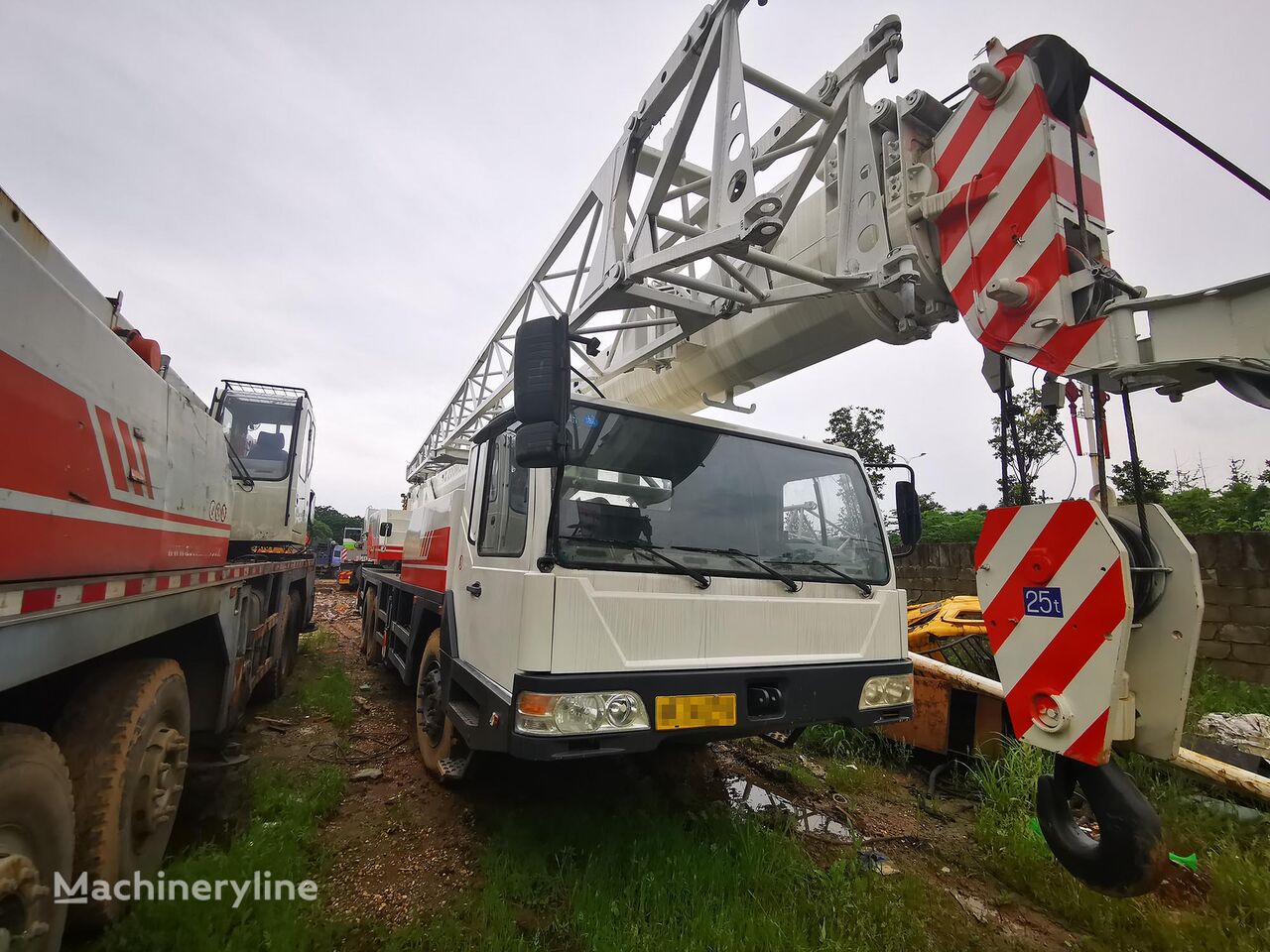 Zoomlion 25T 4-section QY25Y mobile crane
