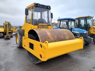 BOMAG BW 211 single drum compactor