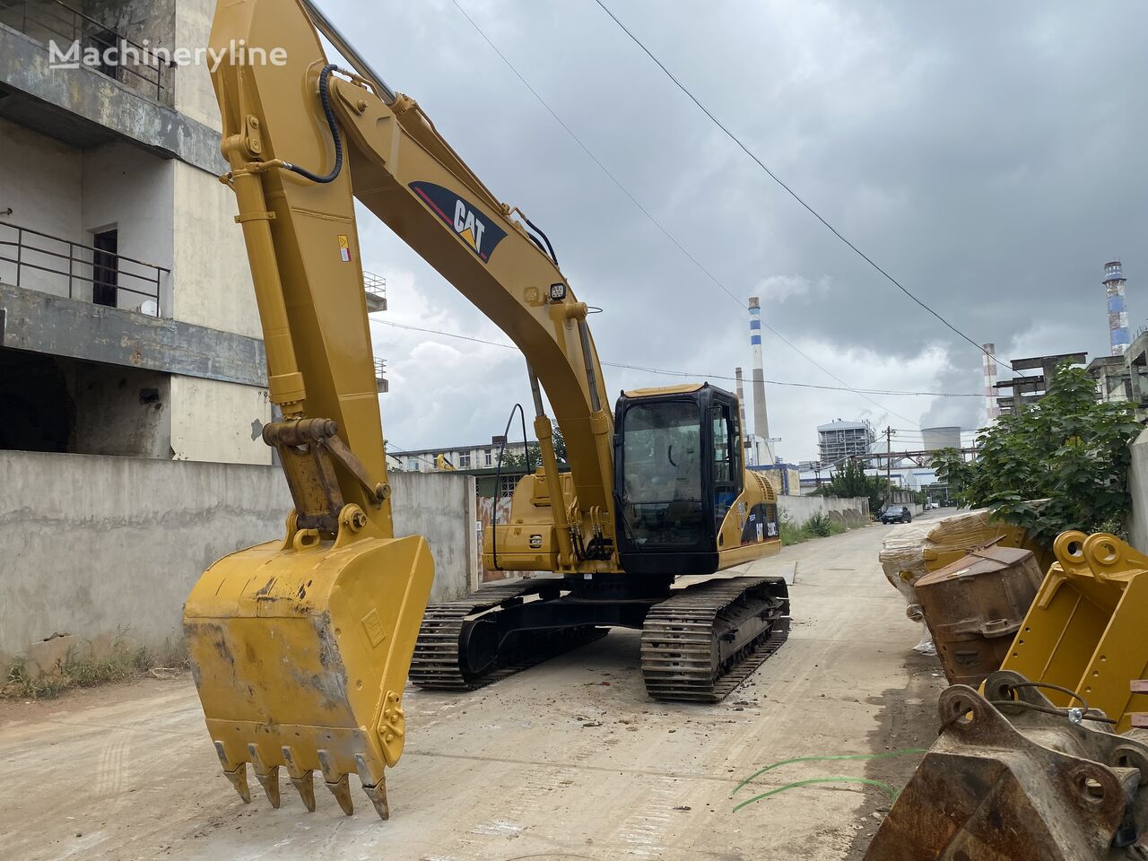 Caterpillar 320CL tracked excavator