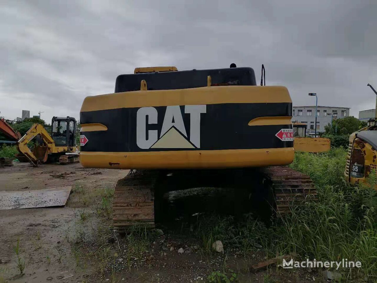 Caterpillar 325BL tracked excavator