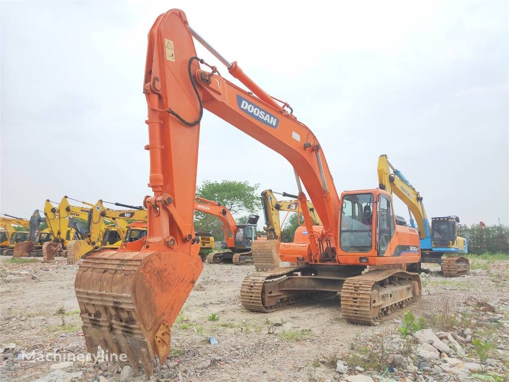 new Doosan DH 300 LC-7 tracked excavator