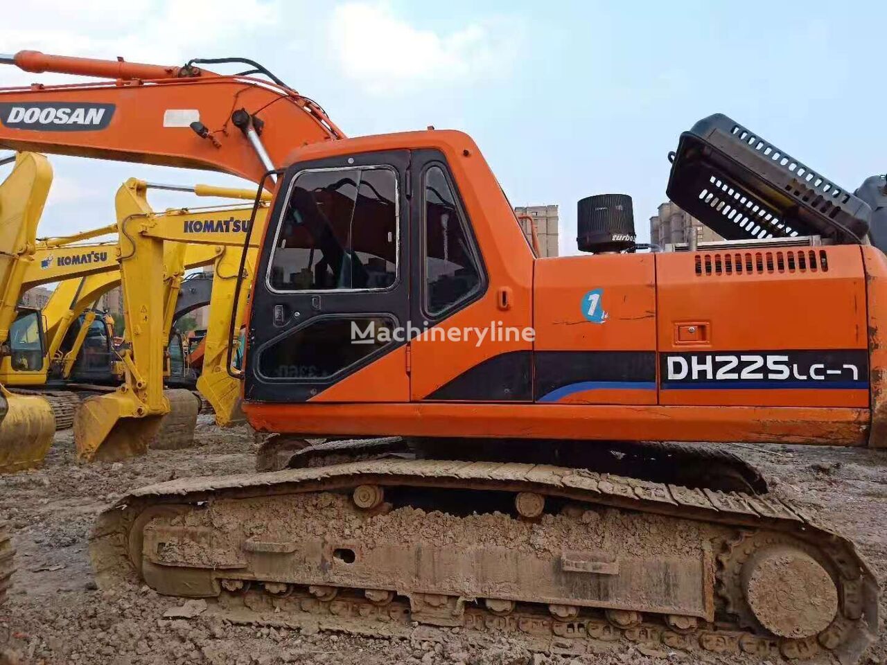 Doosan  DH225LC-7 tracked excavator