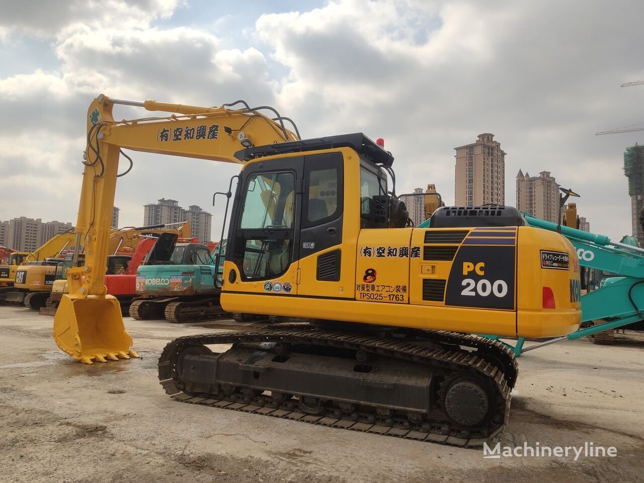 Komatsu PC200 tracked excavator for sale China Shanghai, UN38089