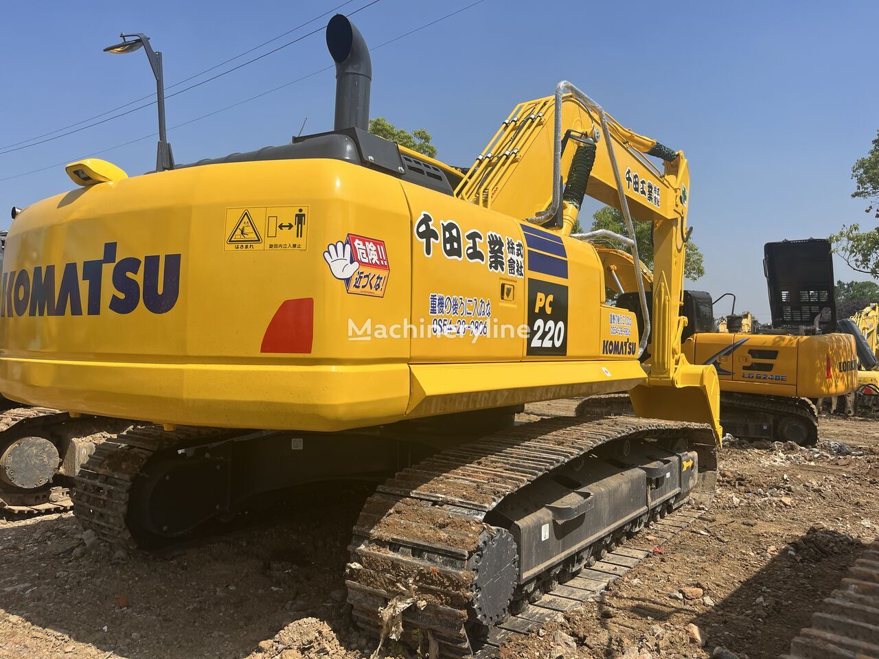 Komatsu PC220 tracked excavator for sale China Shanghai, FA39508