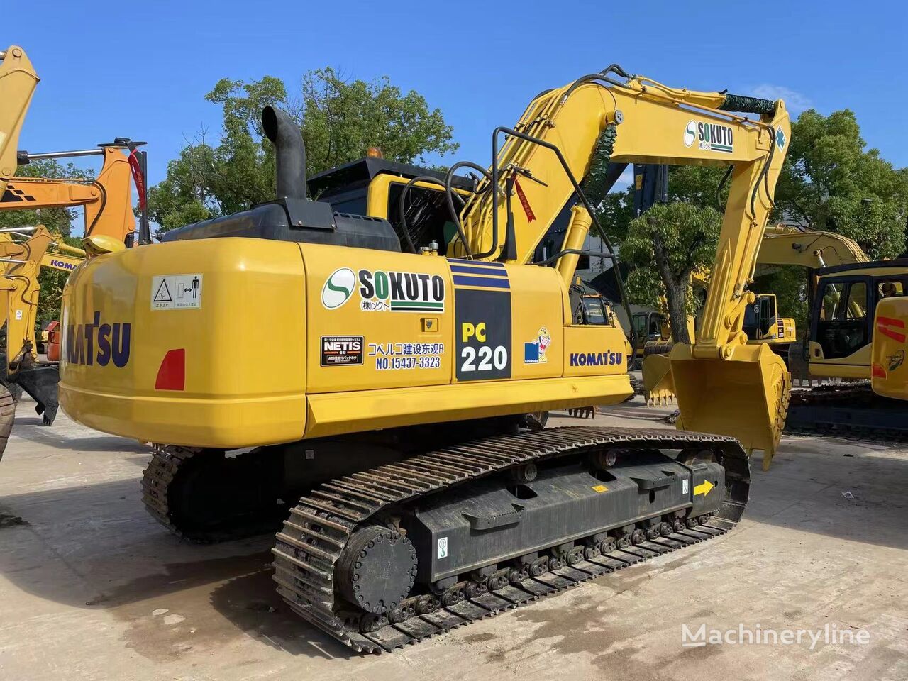 Komatsu PC220 tracked excavator for sale China Shanghai, BN39705