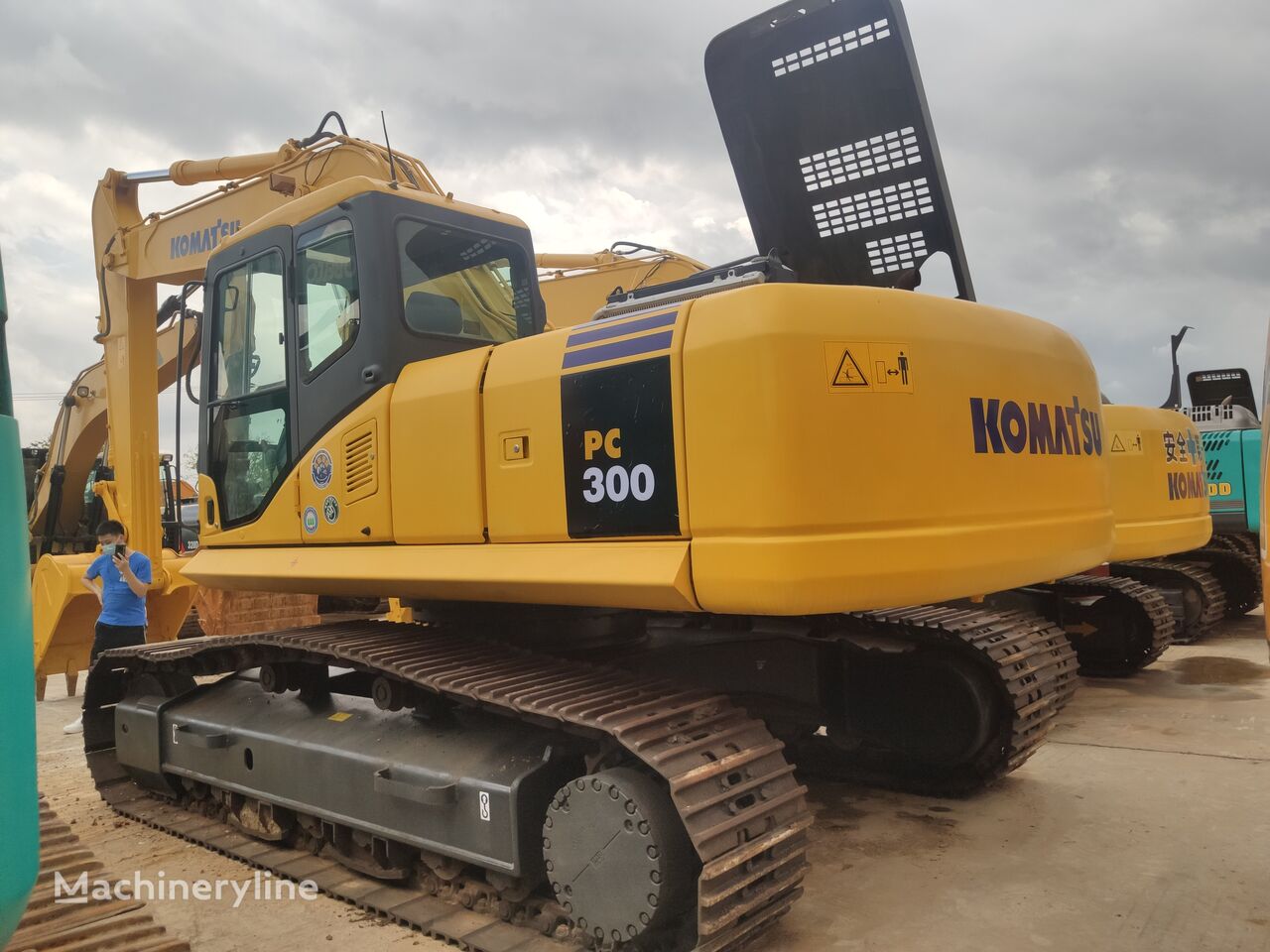 Komatsu PC300 Tracked Excavator For Sale China, QT29388