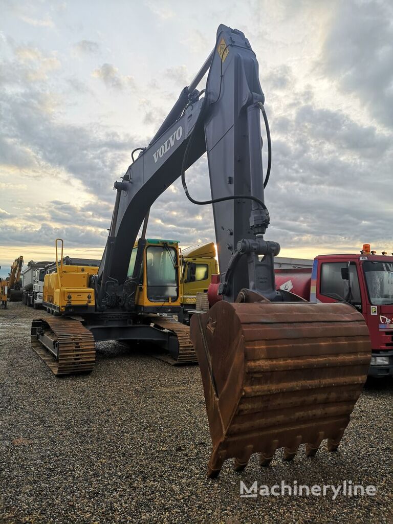 Volvo EC 290 tracked excavator
