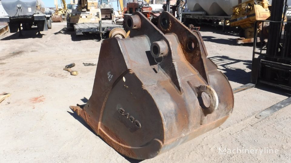 Komatsu PC220LC excavator bucket