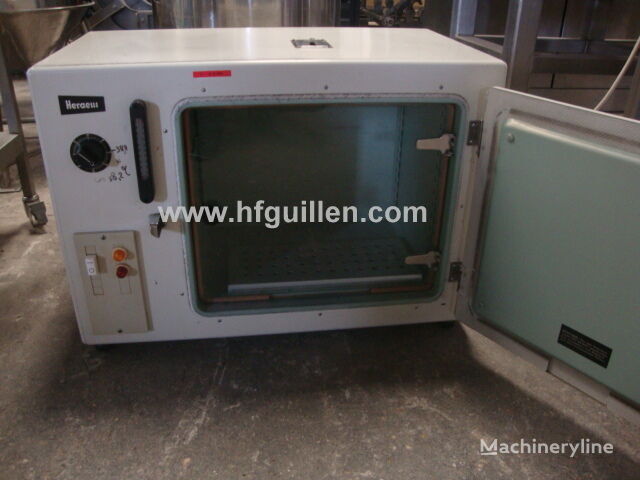 HERAEUS FB420 laboratory oven