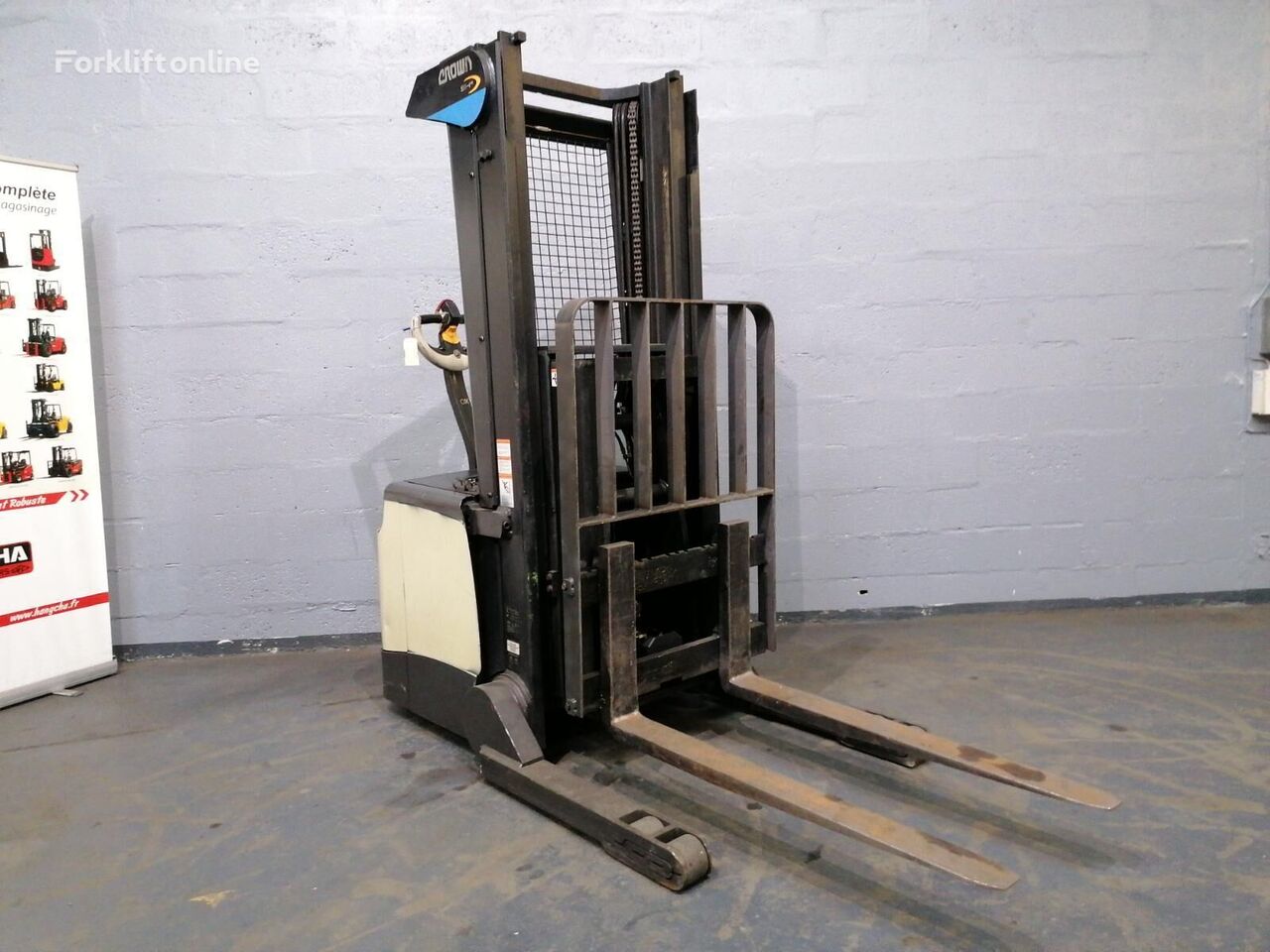 CROWN SHR5540-1.6 pallet stacker for sale France SENLIS, ED29728