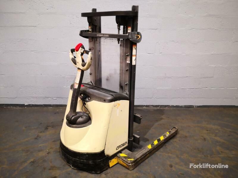 CROWN ST3000-1.0 pallet stacker for sale France SENLIS, KD29728