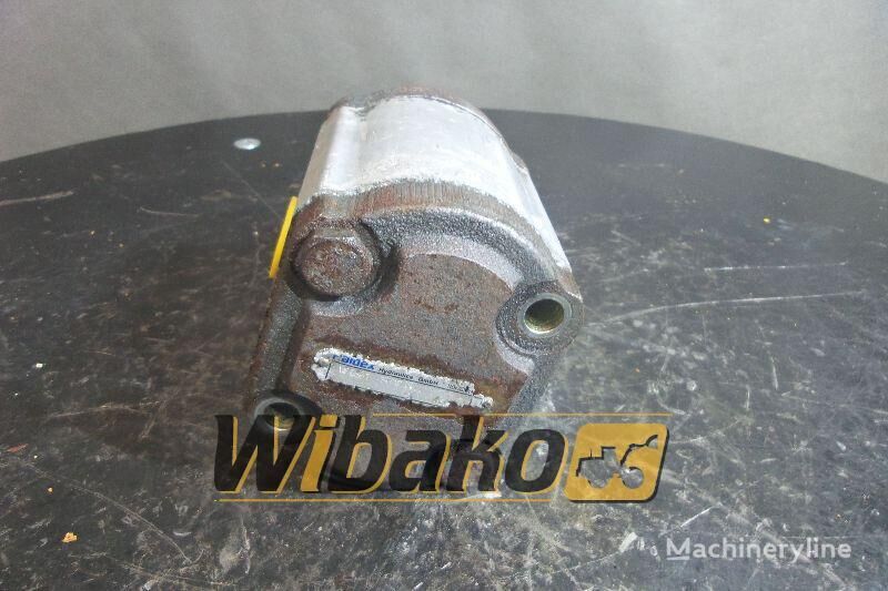 WP09A1 180275 gear pump for excavator