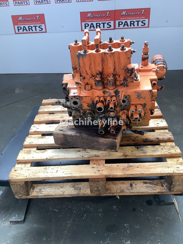 Hydraulic distributor for Fiat-Hitachi EX 235 excavator for sale Italy ...